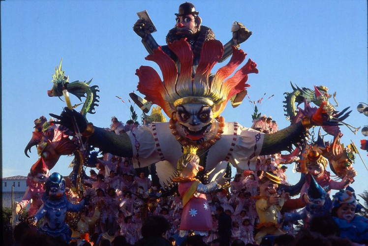 Non ci provare con le maschere (1988)