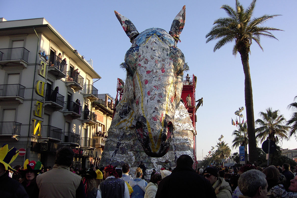 Dalle stelle alle stalle ovvero dalle stalle alle stelle (2005)