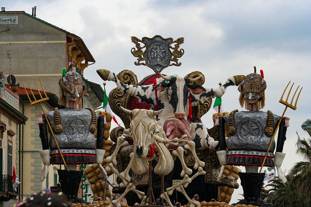 E... lecca... lecca... la vacca mangiò il vitello (2009)