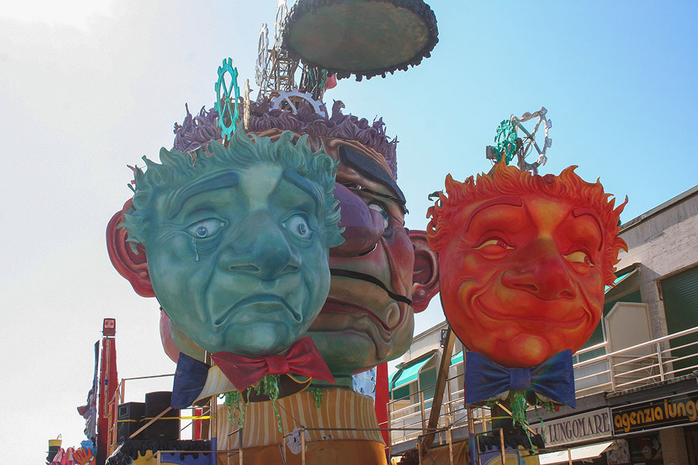 Così gira il mondo (2011)